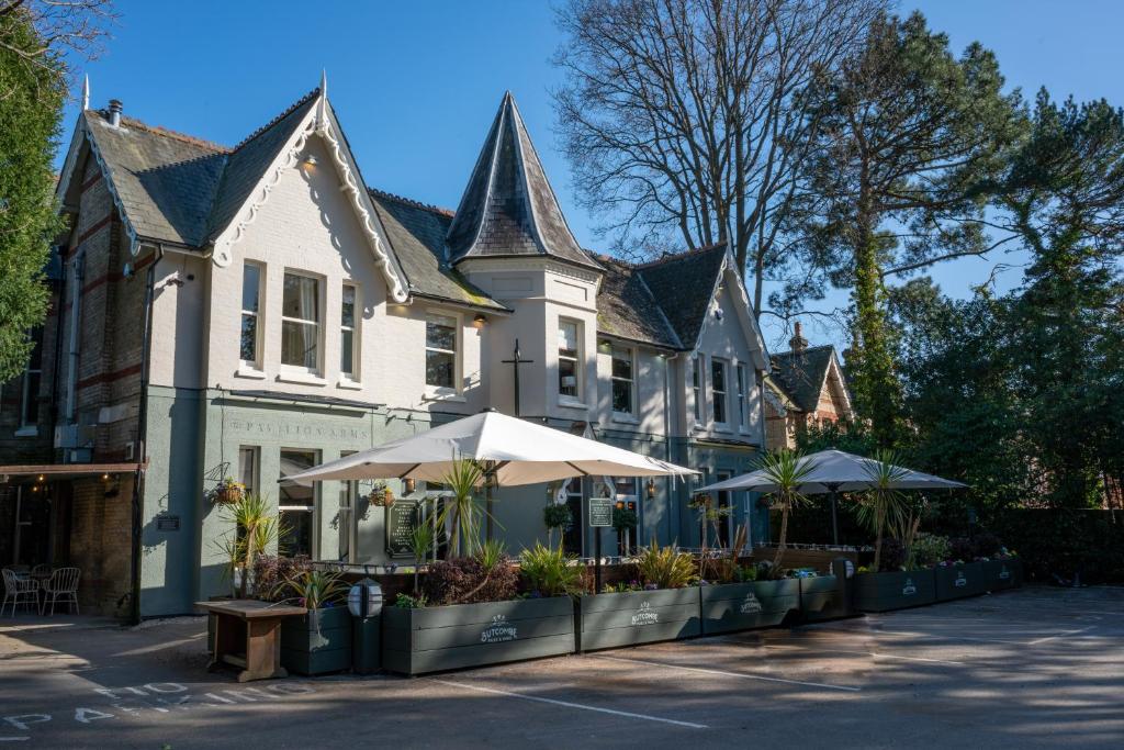 The Pavilion Arms - Location and Accessibility