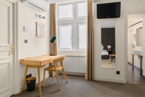 The Phoenix Hotel - Location and Accessibility