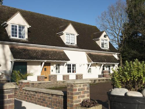The Queens Head - Property Overview and Location