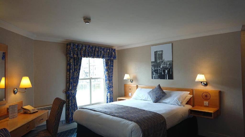 The Queens Hotel Review