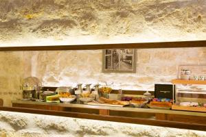 The Relais Saint-Honoré - Location Highlights