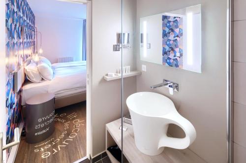 The Residence Hotel Geneva Airport - M3 Ferney - Location and Accessibility