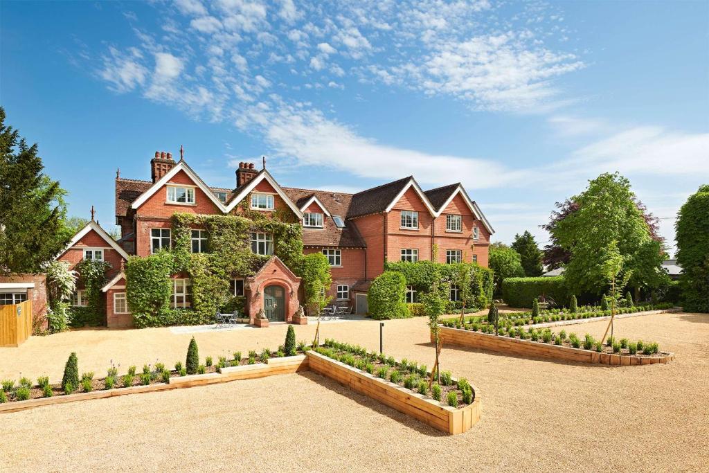 The Riverside - Hotel Overview and Location