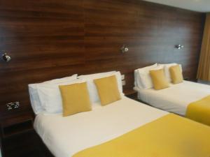 The Sandhurst Hotel - Guest Ratings and Reviews