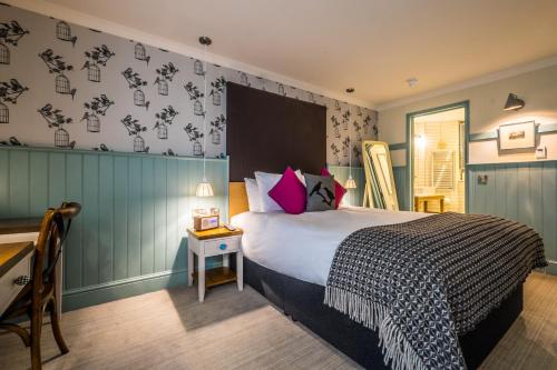 The Windmill On The Common - Hotel Overview and Location