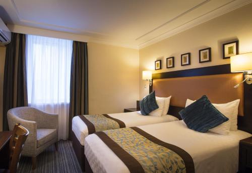 Thistle London Heathrow Terminal 5 - Overview of the Hotel