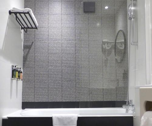 Tilsitt Etoile Paris - Convenient Location