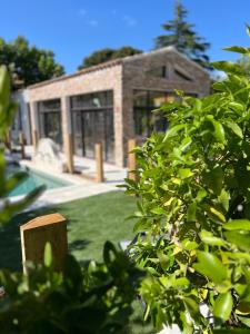 Timeless - Overview of LIntemporel Hotel