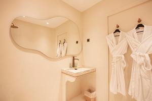 Tinah Saint-Tropez - Location and Overview