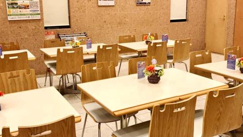 Toyoko Inn Osaka Shinsaibashi West - Exploring the Hotel