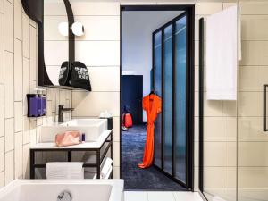 Tribe Paris La Defense Esplanade - Overview of Tribe Paris