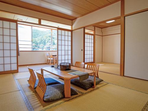 True Zen Yoshiyuki - The Hidden Inn of the Happy Village Father and Son Encounter - Property Overview