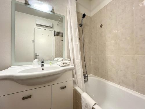 ValHotel - Hotel-Residence Châteaufort - Property Location and Vicinity