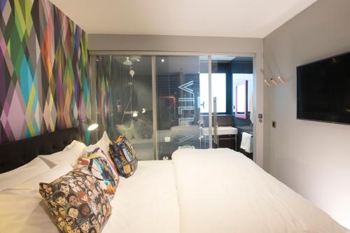 Village Hotel Southampton Eastleigh - Hotel Overview and Location