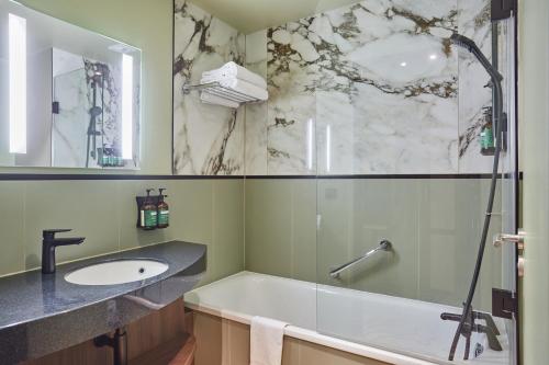 Voco Paris - Porte De Clichy, an IHG Hotel - Hotel Overview