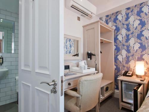W12 Rooms - Hotel Overview and Location