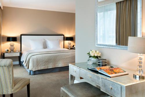 Warwick Paris (Former Warwick Champs-Elysees) - Hotel Overview and Location