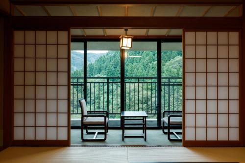 Yamanaka Onsen Hanatsubaki - Overview and Location