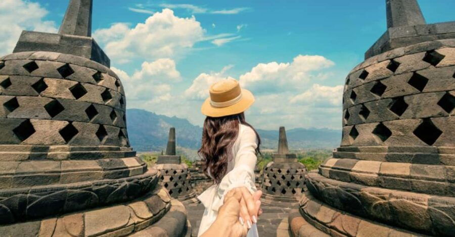 Yogyakarta: Borobudur Climb-up & Prambanan Temple Day Tour