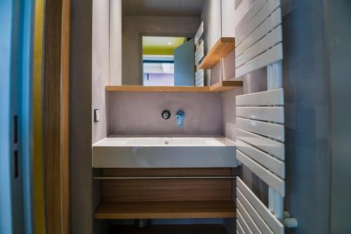 YOOMA Urban Lodge Eiffel - Location and Accessibility