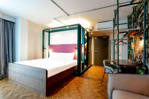 YOTEL Manchester Deansgate - Hotel Overview