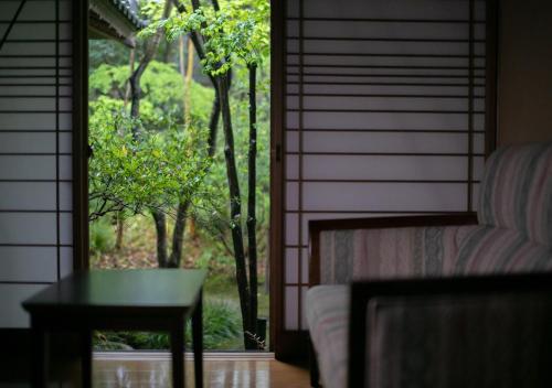 Yufuin Onsen Hinoharu Ryokan Review