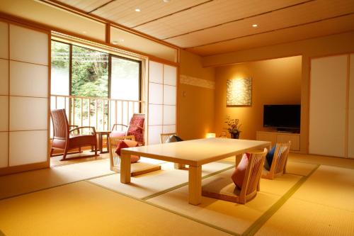 Yuraku Kinosaki Spa & Gardens - Overview and Location