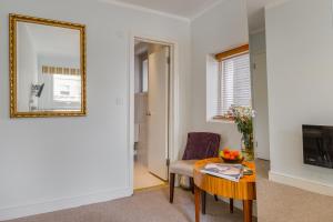1 Lexham Gardens Hotel - Prime Location
