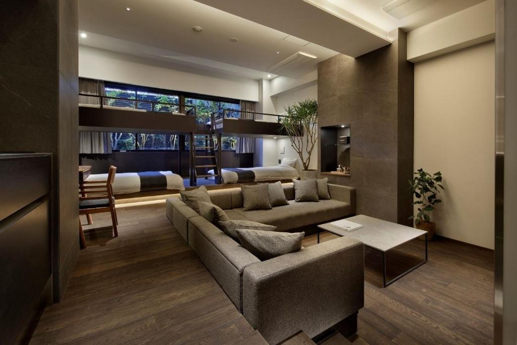 15 PIECES - Explore Kyotos Charm