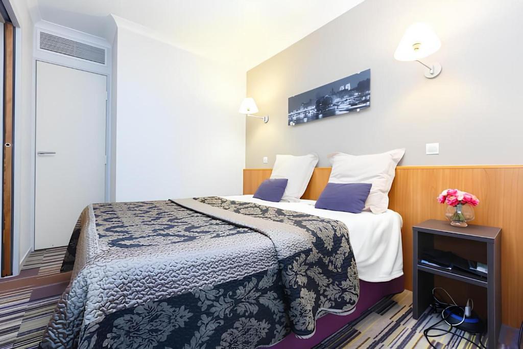 2-Room Apartment With Terrace in Paris La Défense - in Aparthotel - Exceptional Location Details