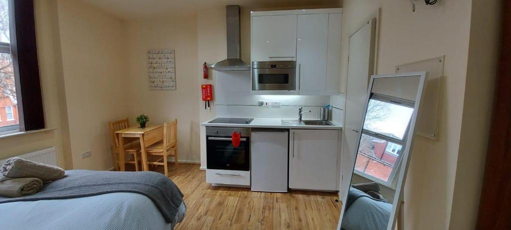 37chats Studio - Location and Accessibility