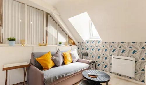 4 People, 2 Beds, 5 Minutes From Orly Airport, Shuttle and Extra Parking, Rental by Night and Day at Sandro's - Guest Experience and Reviews