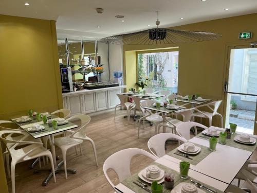 55 Hotel Montparnasse - Room Accommodations