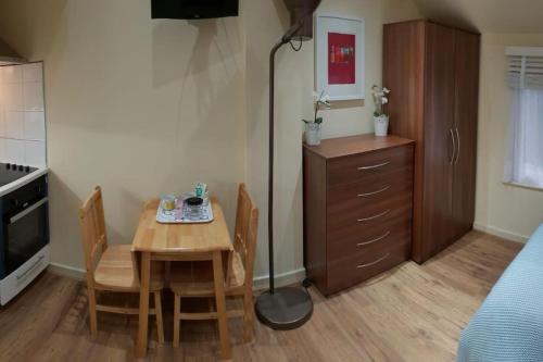 79 Chats - Location Highlights