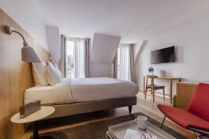 9Hotel Republique - Room Features and Amenities