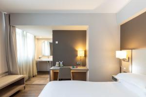 AC Hotel by Marriott Marseille Prado Vélodrome - Prime Location and Accessibility