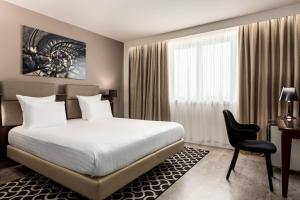 AC Hotel Paris Porte Maillot by Marriott - Room Features