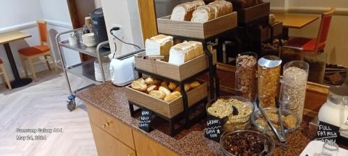 Americana Hotel - Guest Ratings and Reviews
