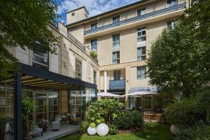 Ampere - Accommodation and Amenities