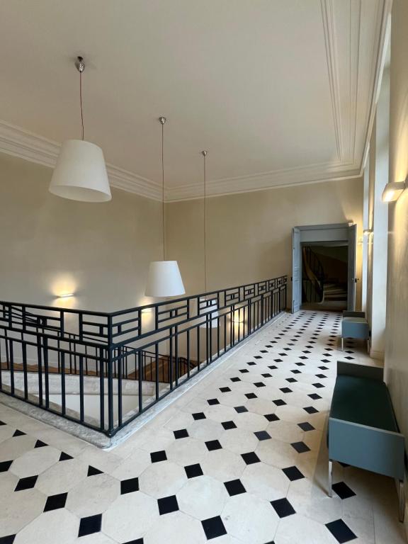 Apartment Charles Le Brun, Facing the Château De Versailles, With Private Parking - Ideal Location in Versailles