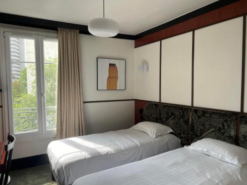 Arian Hotel - Room Accommodations and Features