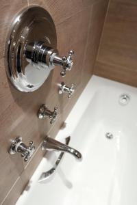 At the Saint Germain Manor - Facilities and Services