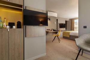 Auteuil Eiffel Tower - Accommodations and Amenities