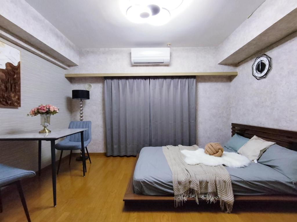 B25 New Inn Central Shinjuku, 10 Mins to Station, Max 4 Direct Access to Shinjuku, Hot Spring Bath, Outdoor Area, Wooden Furniture, Original Accommodation - Unique Features