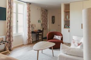 Barbizon Sketch - Territory - Location and Accessibility