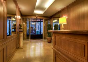 Baudelaire Opera Hotel - Accommodation Options and Amenities