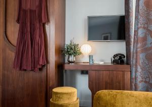 Belloy Saint Germain Hotel - Location and Accessibility Features