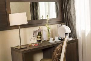 Best Western PLUS Elixir Grasse - Room Features and Amenities