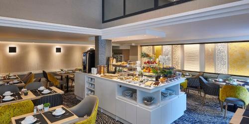 Best Western Plus Hotel Carlton Annecy - Room Amenities and Features