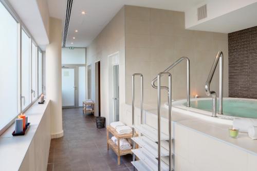 Best Western Plus Hotel Isidore - Convenient Location